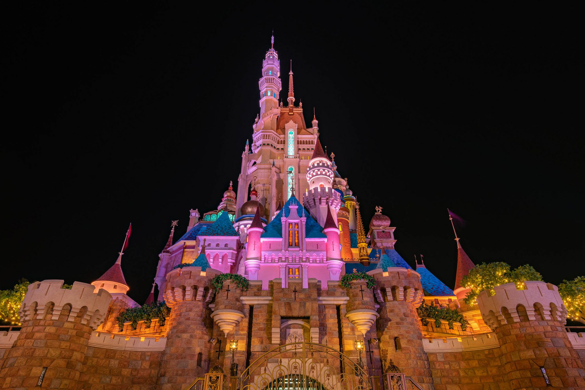 Photos A Comprehensive Look At Hong Kong Disneyland S Castle Of