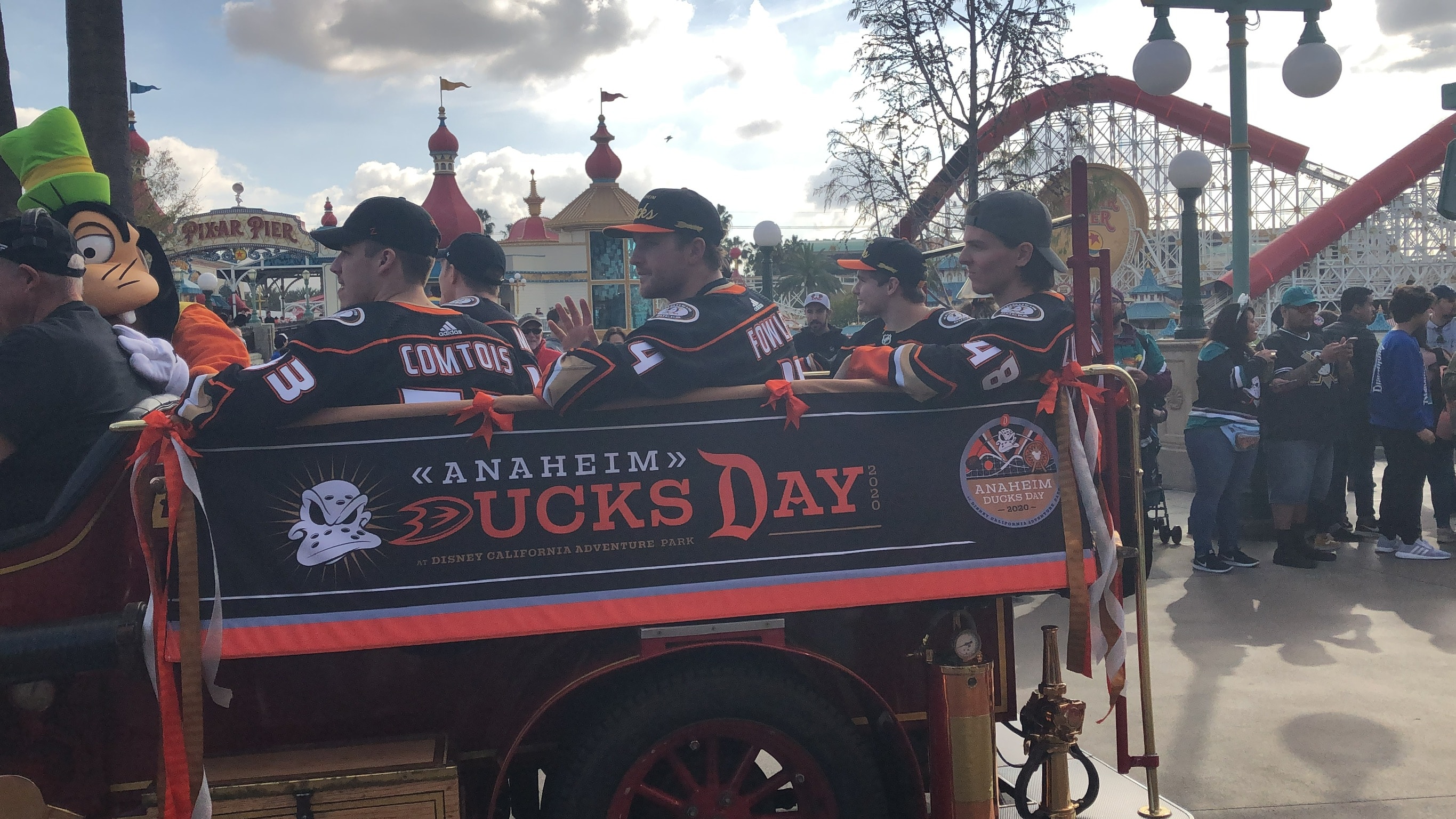 District 5 has arrived. #FlyTogether (📸: @anaheimducks)