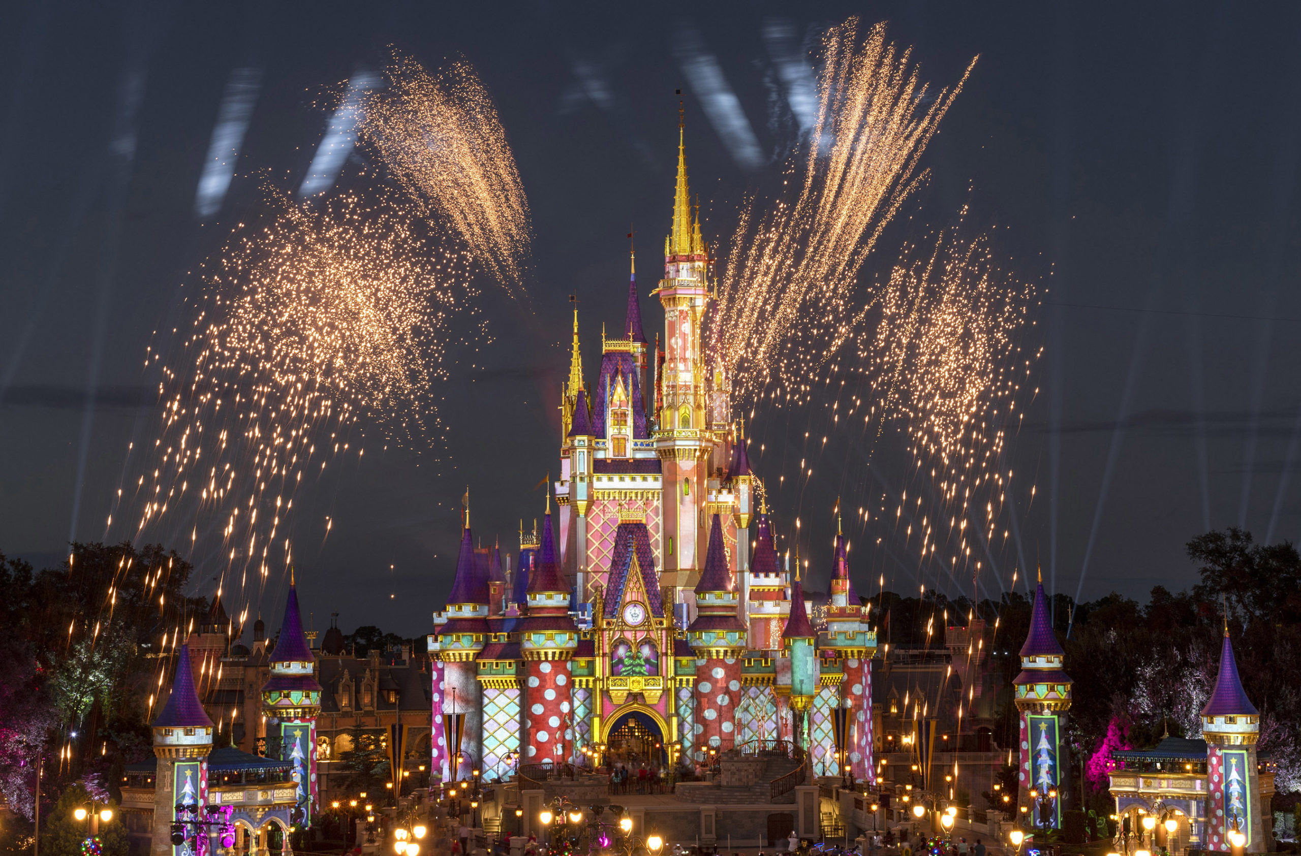 cinderella castle disney world fireworks