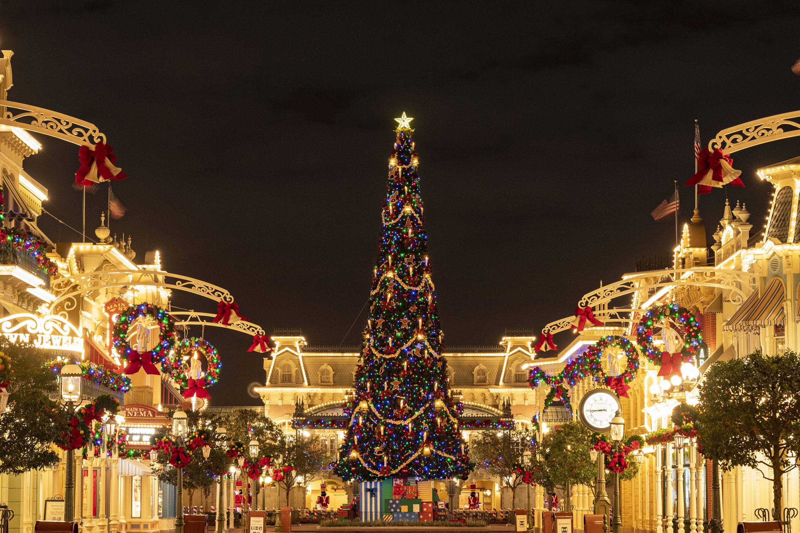  Holiday Magic at the Disney Parks: Celebrations Around