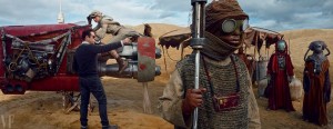 Star Wars: The Force Awakens - J.J. Abrams Directs Daisy Ridley on Planet Jakku