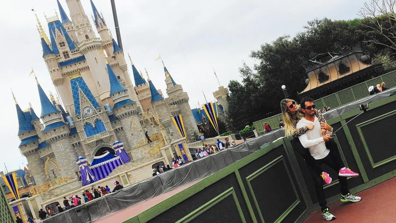 Disney Parks to Ban Selfie-Sticks