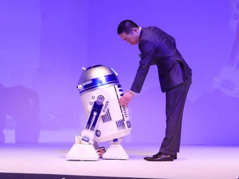Japan Creates Life-Size R2-D2 Refrigerator