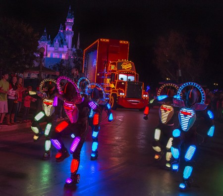 Disneyland Resort’s ‘Paint the Night’ to Offer Visual & Audio Assistance for Guests