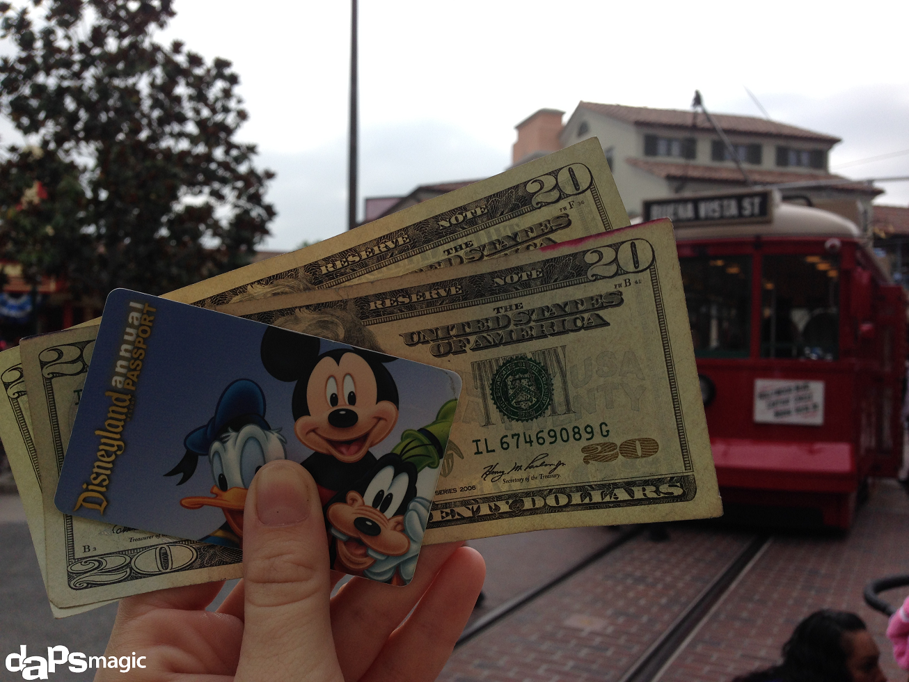 Is it Possible to Only Spend $40 on Food & Drink During an All Day Disneyland Resort Visit?