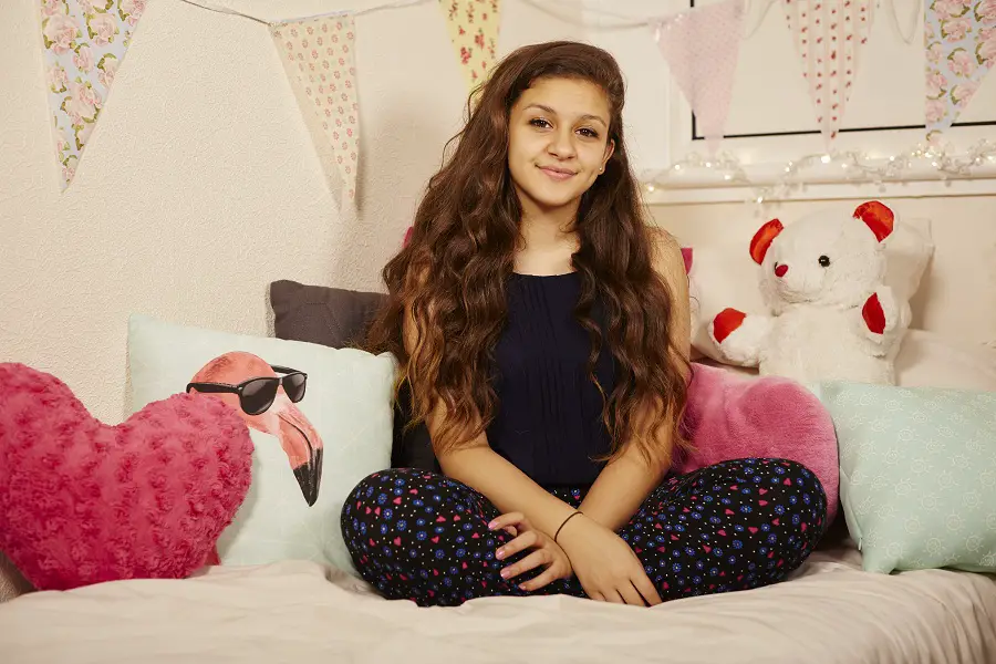 Vlogger DeeLillyHannah Joins Disney Channel UK With New Weekly YouTube Videos