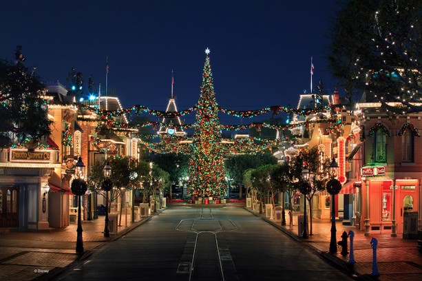 Holidays at the Disneyland Resort to Begin November 13