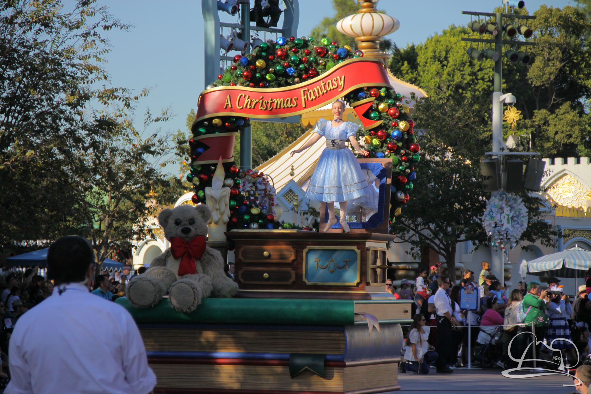 Holidays Arrive at Disneyland Resort ~ Daps Magic