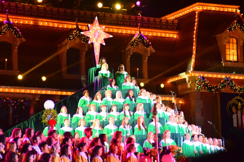 Recap of Disneyland’s Candlelight Processional 2015
