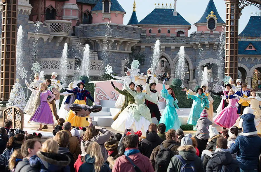 Disneyland Paris Celebrates the Holiday Season With Festive Entertainment