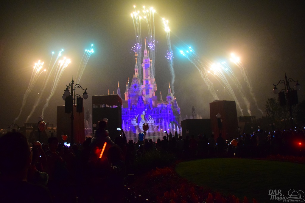 Parades and Fireworks – Shanghai Disneyland In Detail