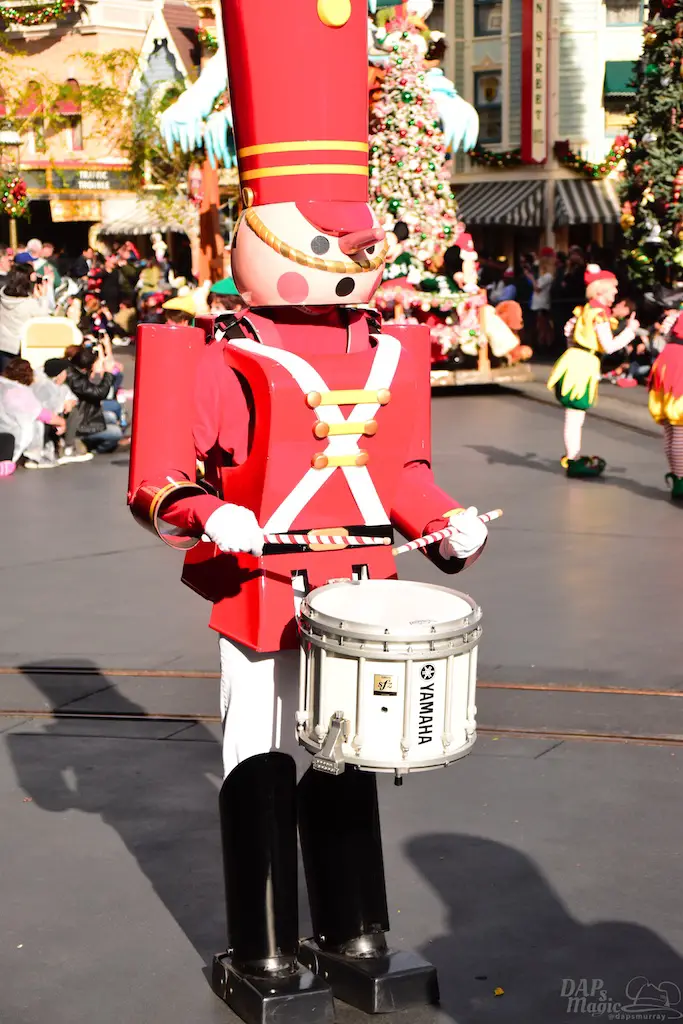 Christmas Fantasy Parade At Disneyland – Sundays With DAPs Update