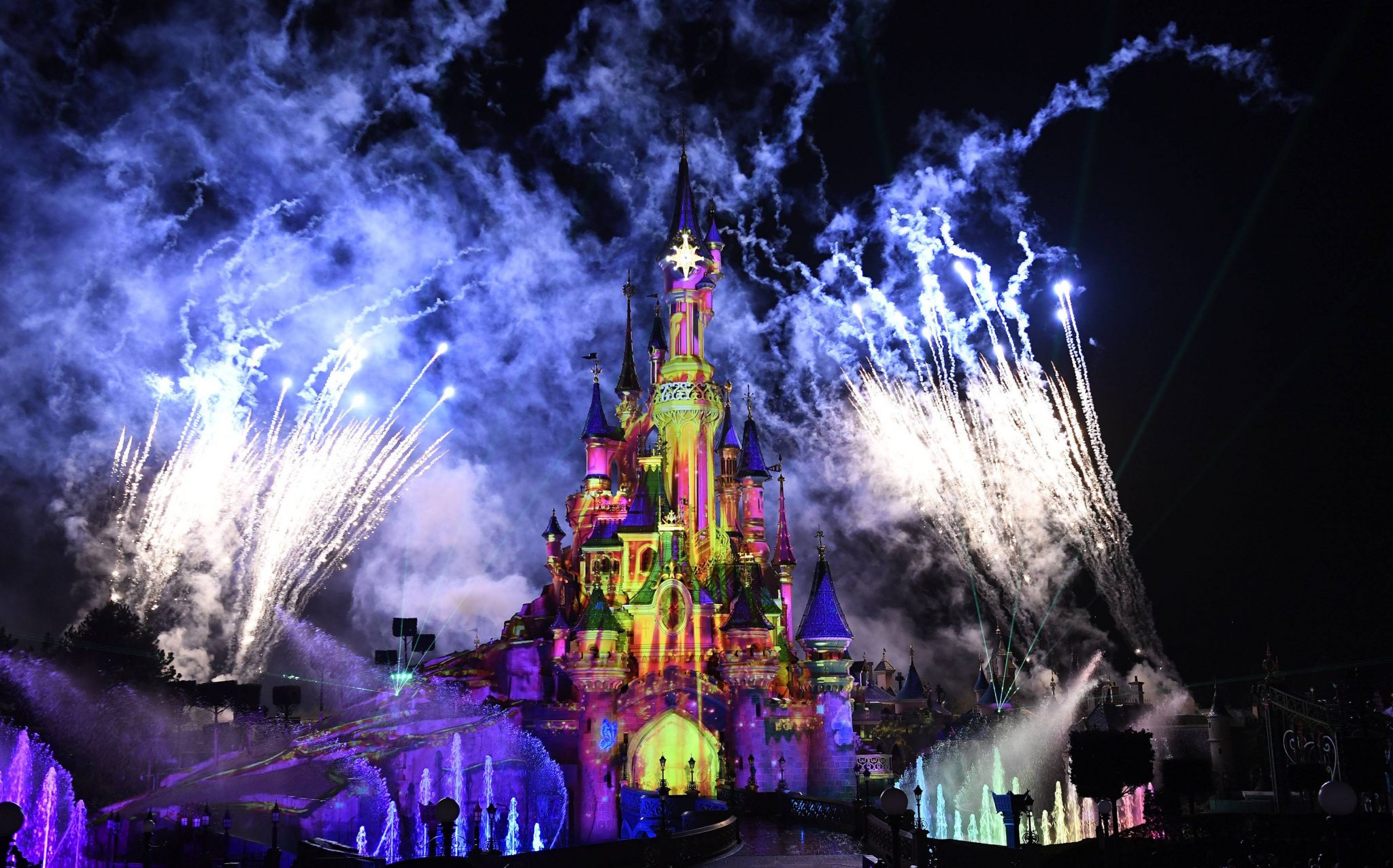 Disney Illuminations Adds Extra Magic to Disneyland Paris Nights for 25th Anniversary