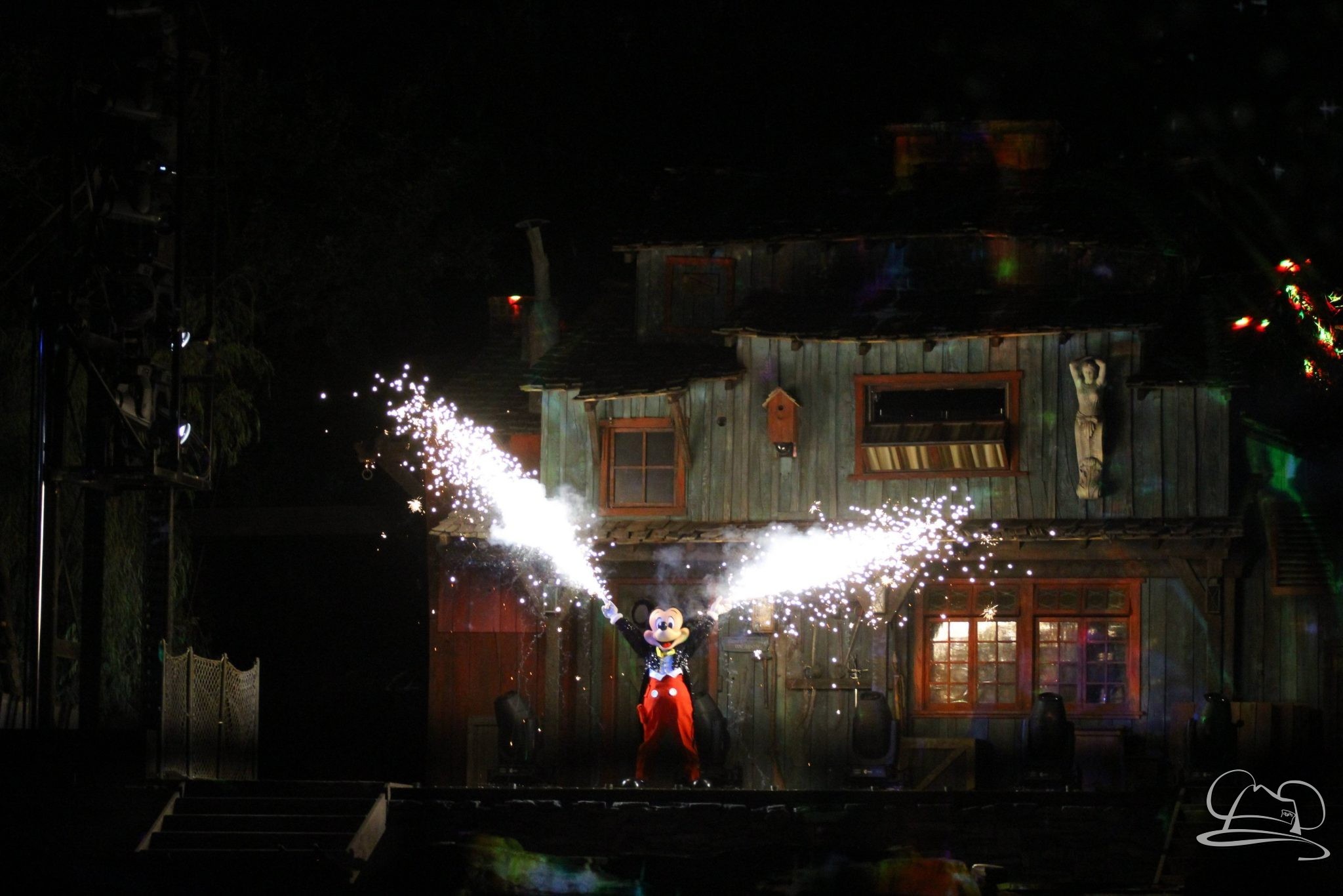 Fantasmic! Returns to the Disneyland Resort