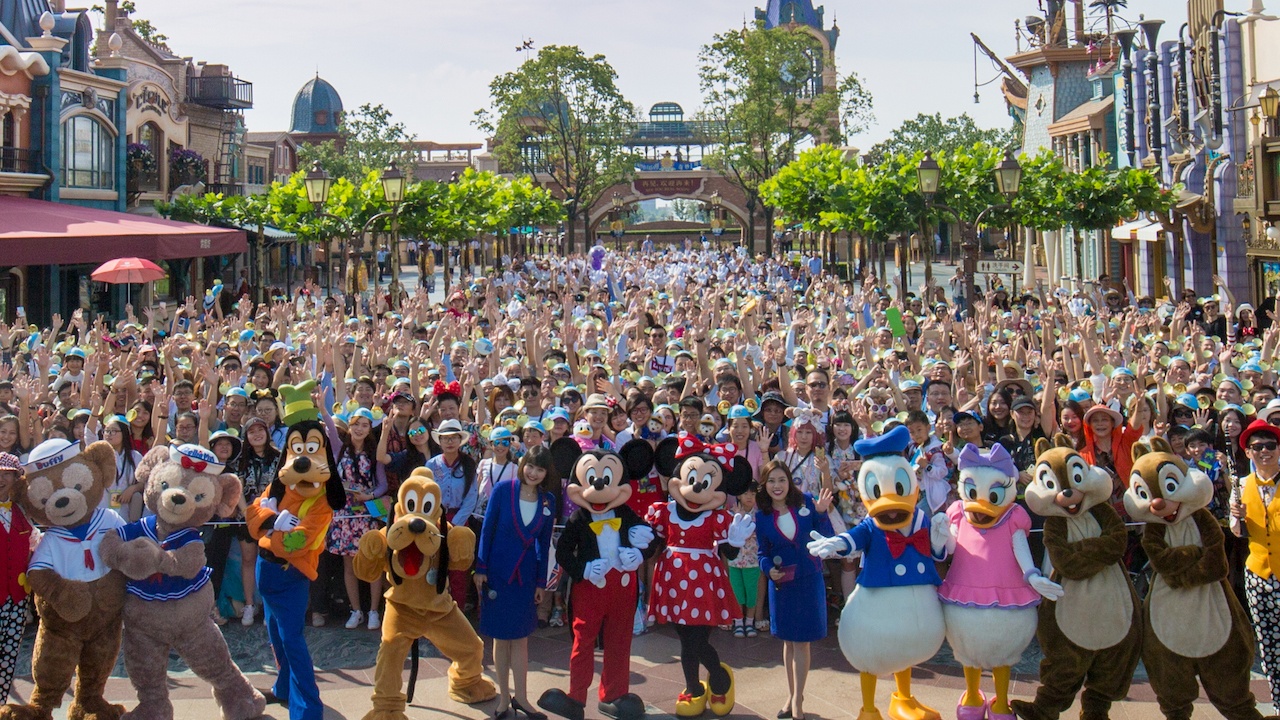 Shanghai Disney Receives Award As 2017 China Best Employer