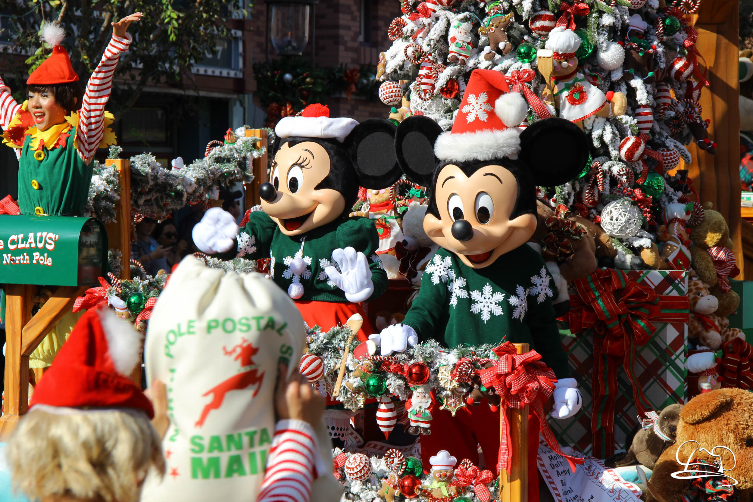 Holiday Time at the Disneyland Resort Kicks Off With A Christmas ...