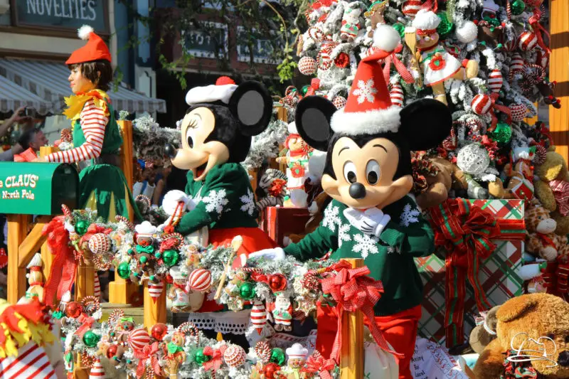 Holiday Time at the Disneyland Resort Kicks Off With A Christmas ...