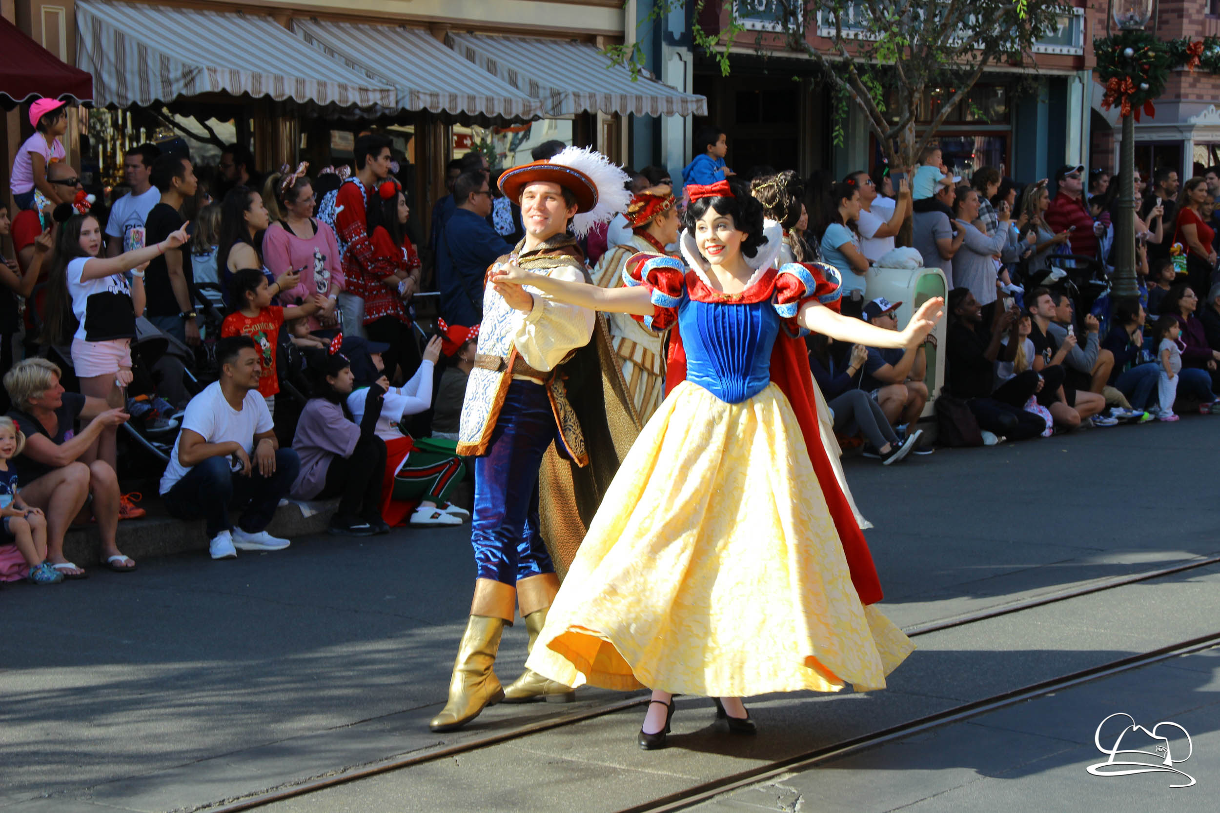 Holiday Time at the Disneyland Resort Kicks Off With A Christmas ...