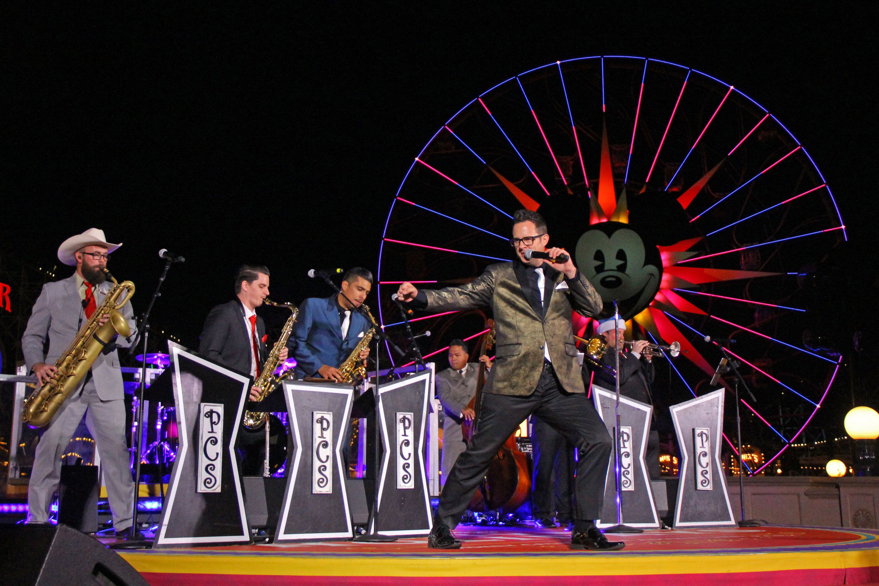 Phat Cat Swinger Jazz Up The Night at Disney California Adventure With Holiday Music
