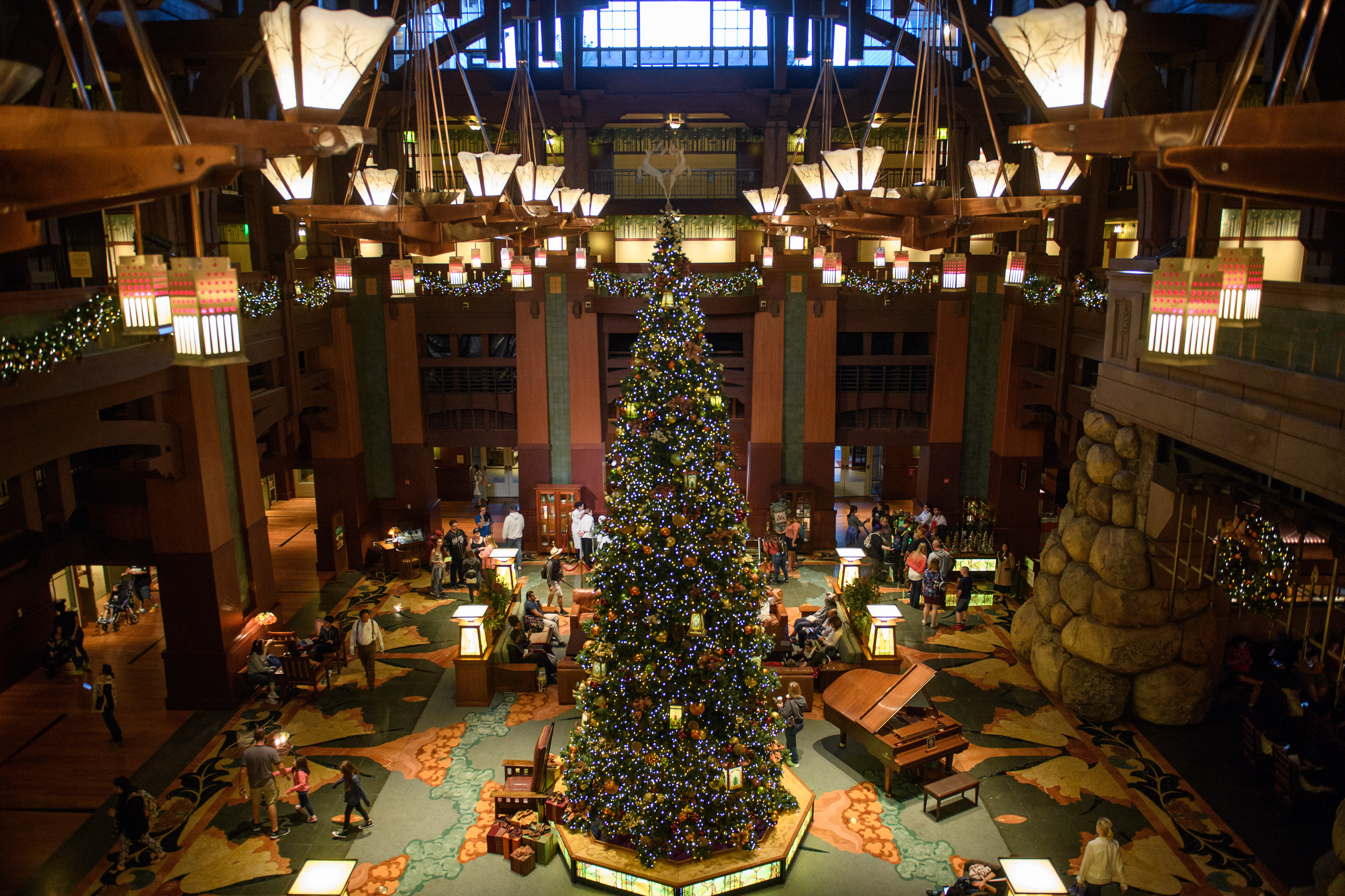 Six Reasons to Stay at the Hotels of the Disneyland Resort During the Holidays