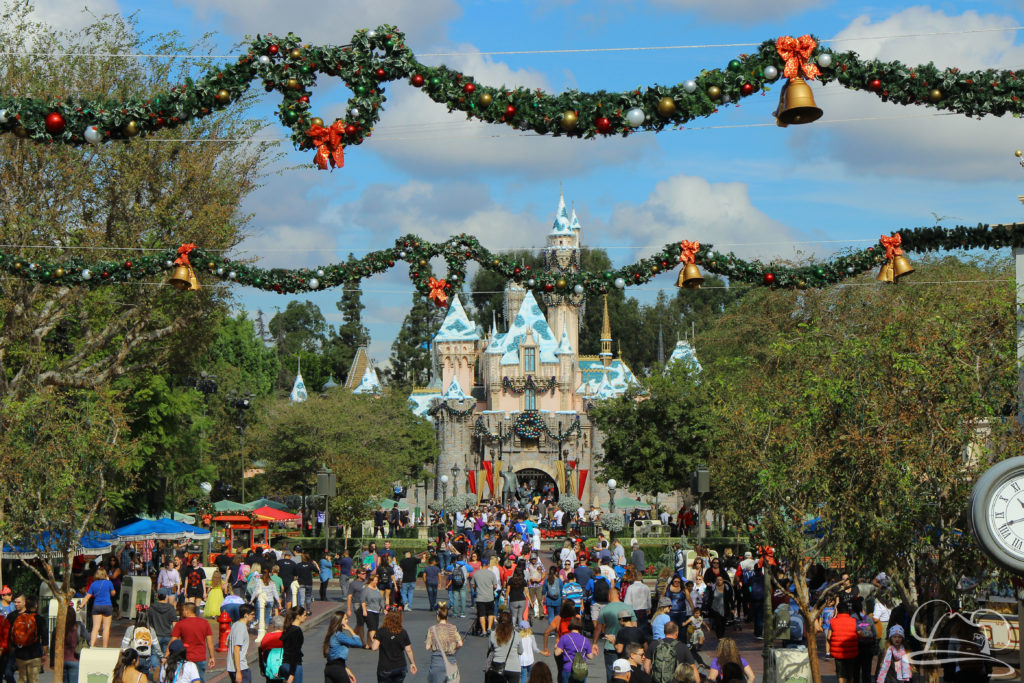 Disneyland - Sleeping Beauty Castle - Garland - Holiday Time