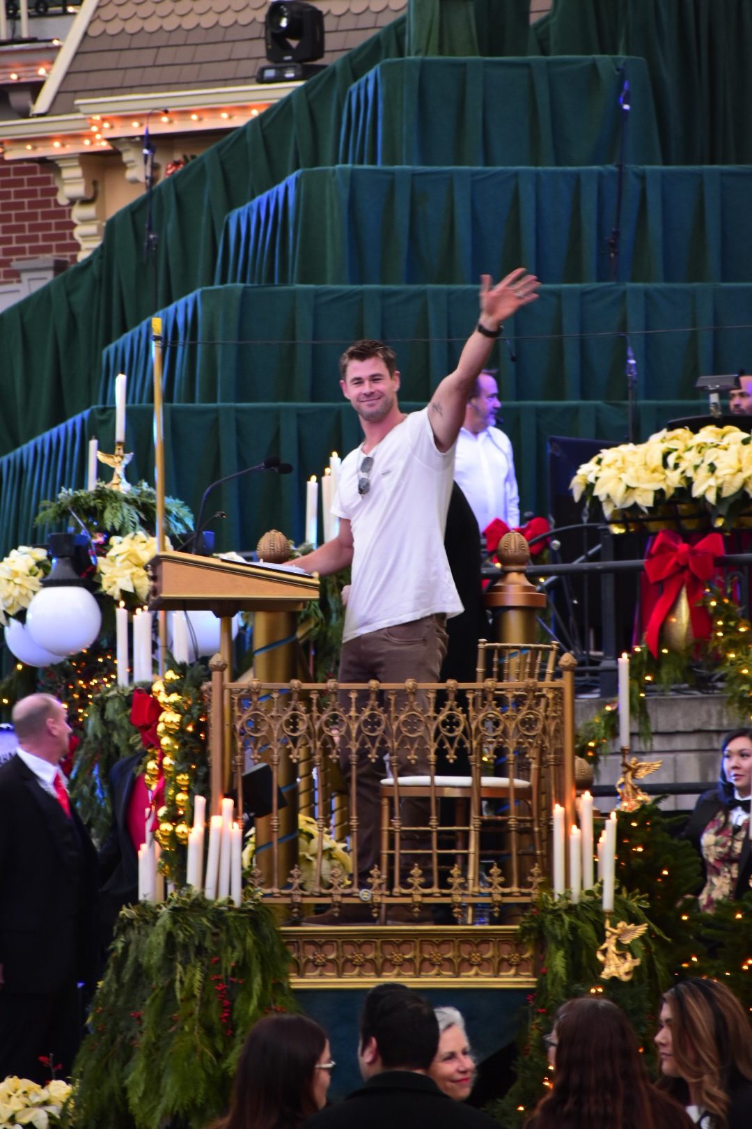 Chris Hemsworth To Narrate Disneyland’s Candlelight Processional