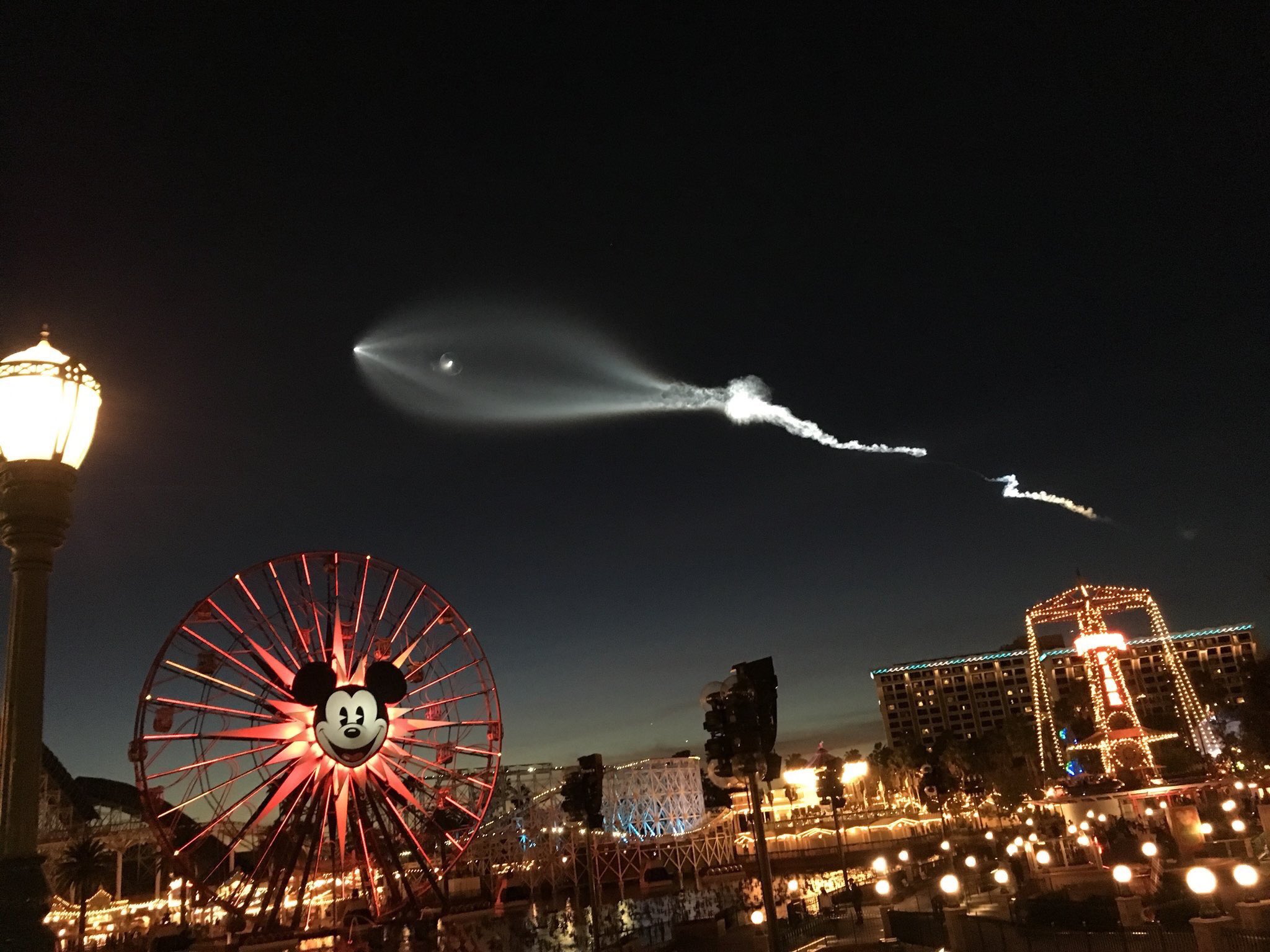 SpaceX Falcon 9 launch over DCA - Photo by: @mhmtkcn