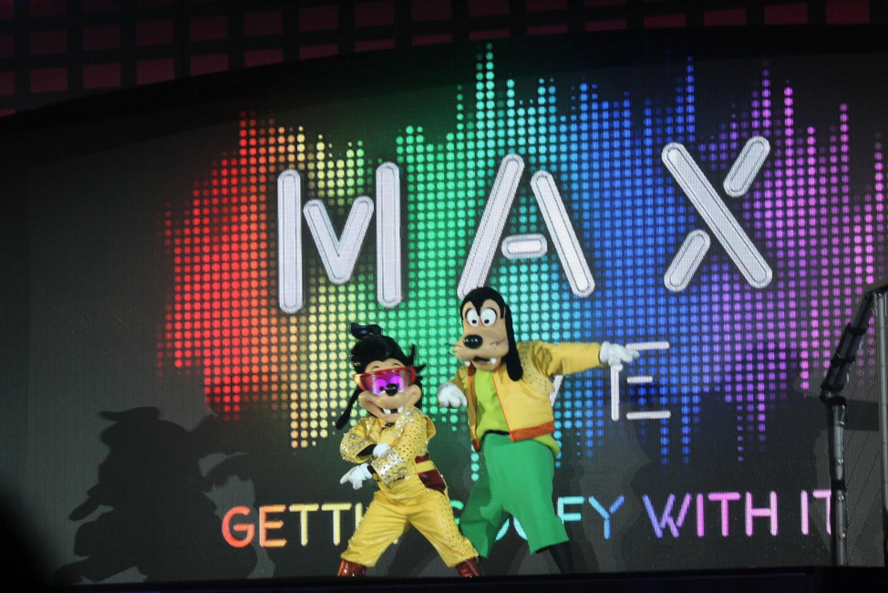 Disney FanDaze - Max Live!