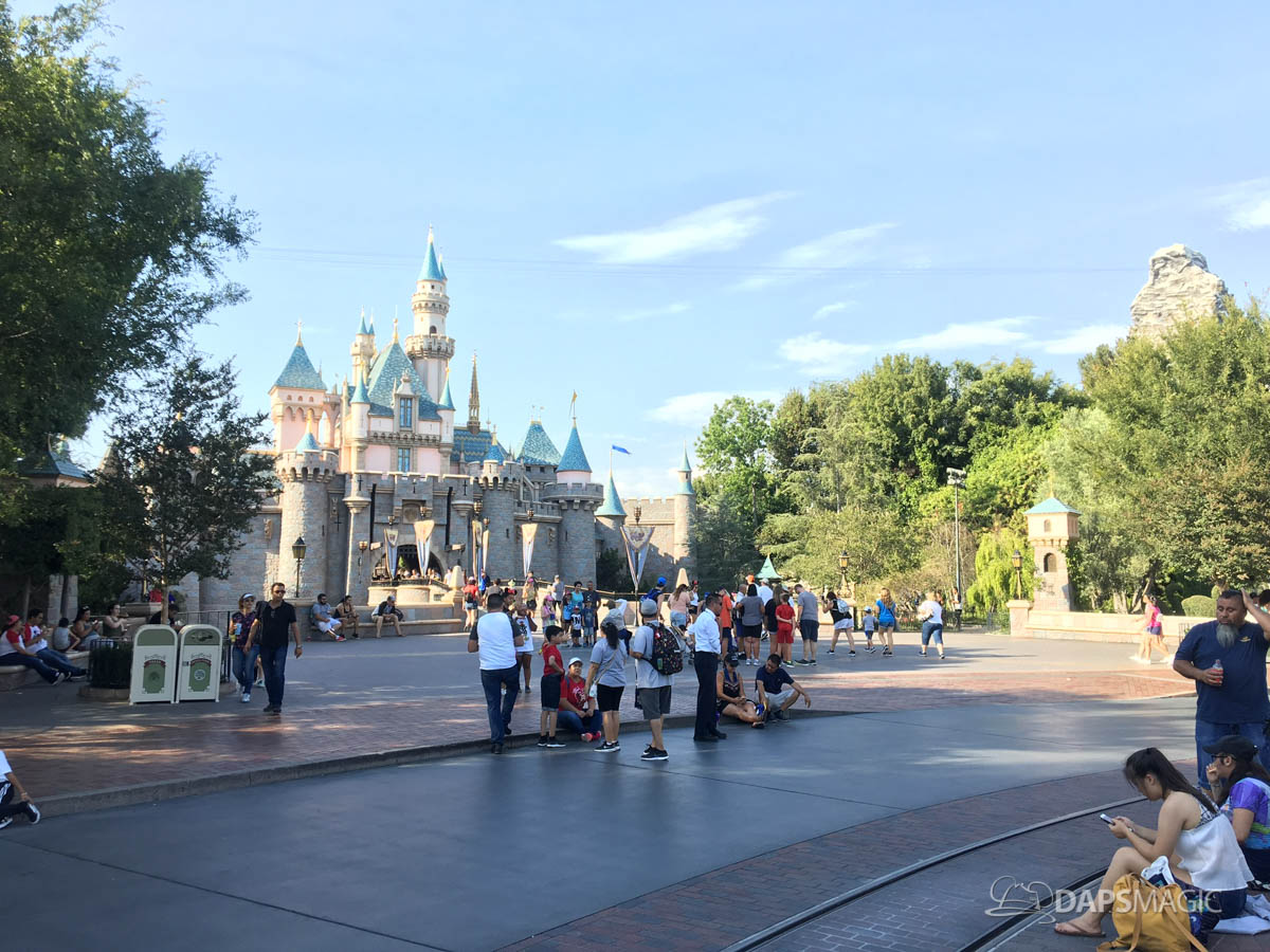 Photo Report: Extreme Heat Chases Away Crowds at Disneyland