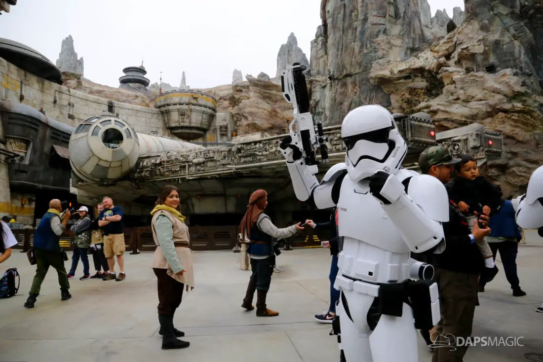 Remembering the Opening of Star Wars: Galaxy's Edge at Disneyland Two ...