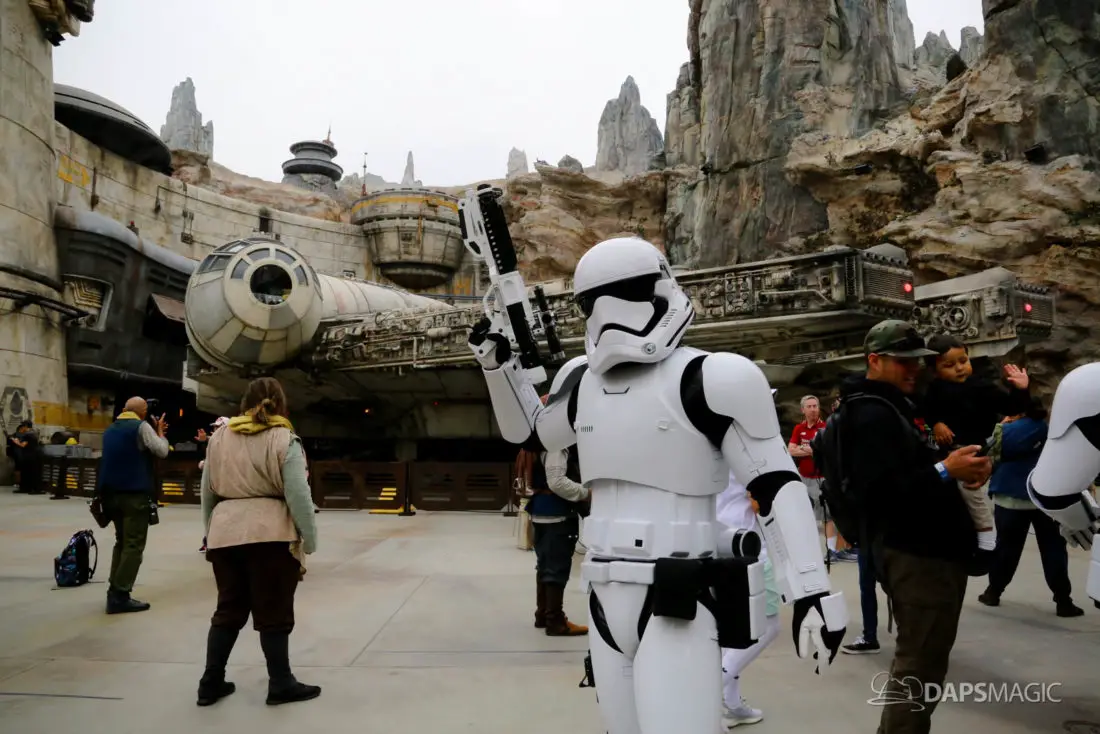 Star Wars: Galaxy's Edge Opening Day - Disneyland – DAPS MAGIC