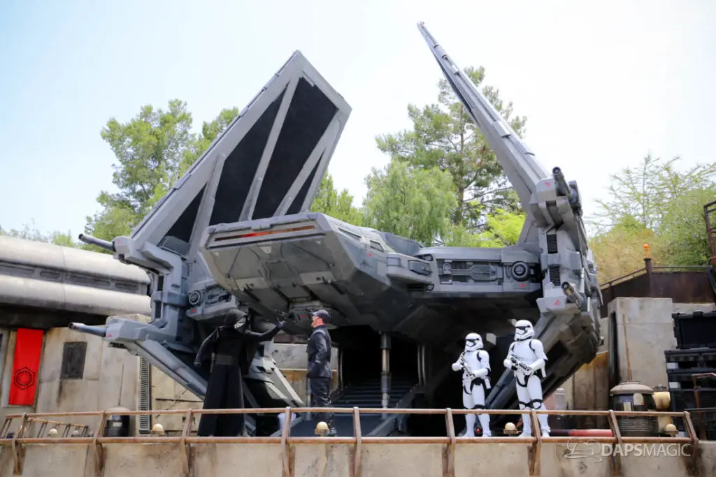 Star Wars: Galaxy’s Edge Opening Day – Disneyland ~ Daps Magic