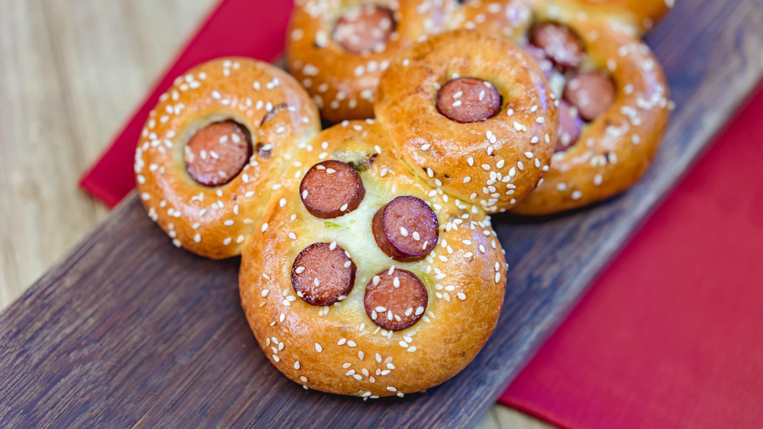 lunar-new-year-at-disneyland-resort-mickey-chinese-hot-dog-bun-daps