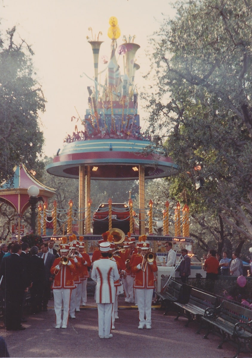 With a fanfare from the Disneyland band, the Dream Machine reveals a brand new Chevrolet GEO!