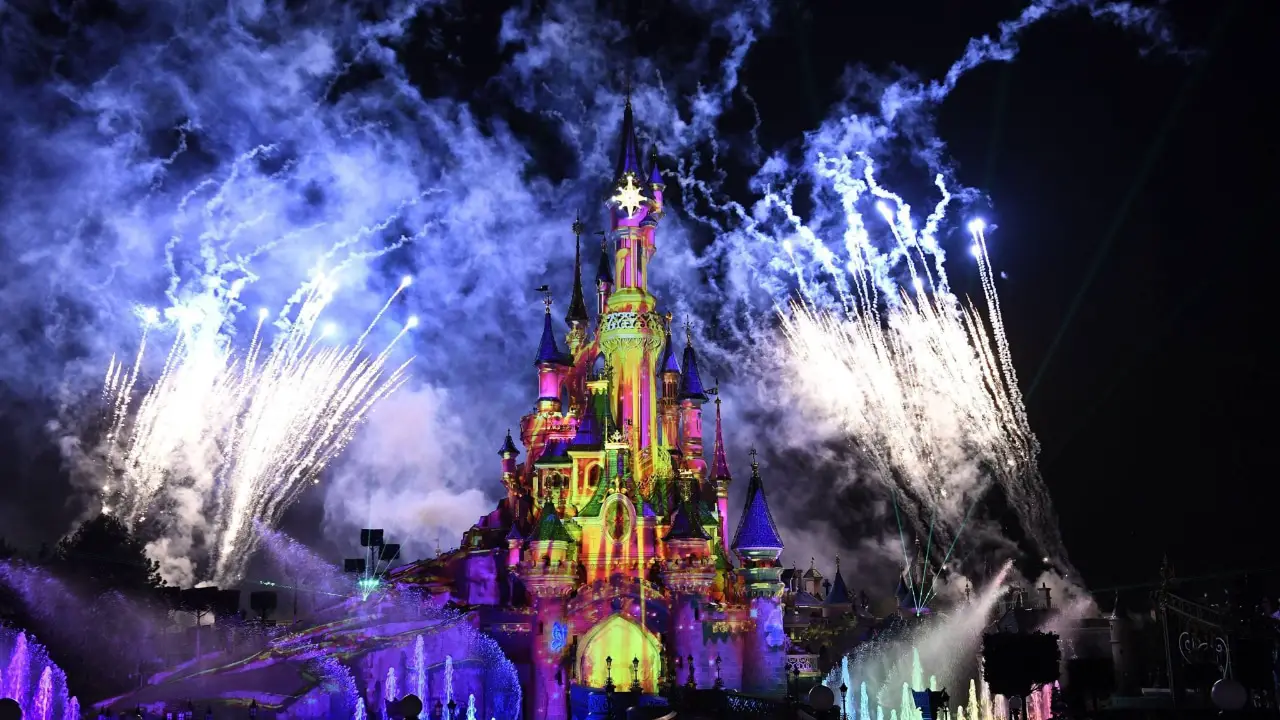 Disneyland Paris Watch Parties Debut With Full Disney Illuminations Video