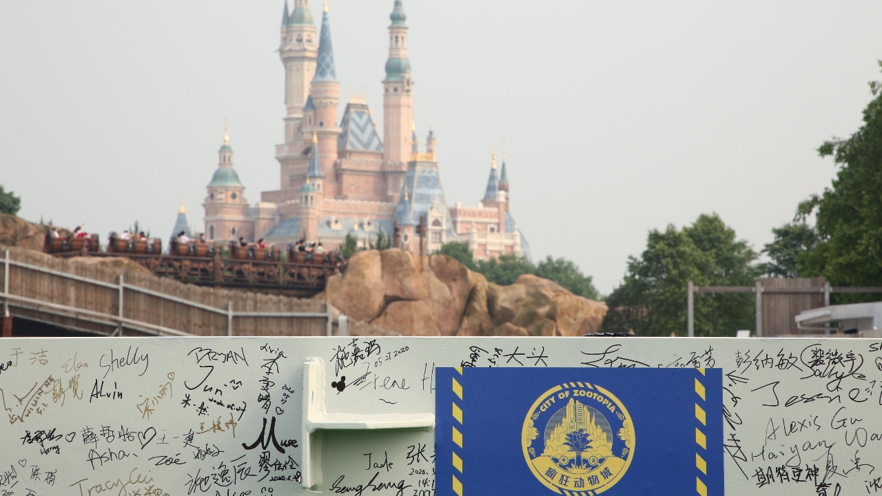 First Steel Column Installed at Shanghai Disneyland’s Zootopia-themed Land