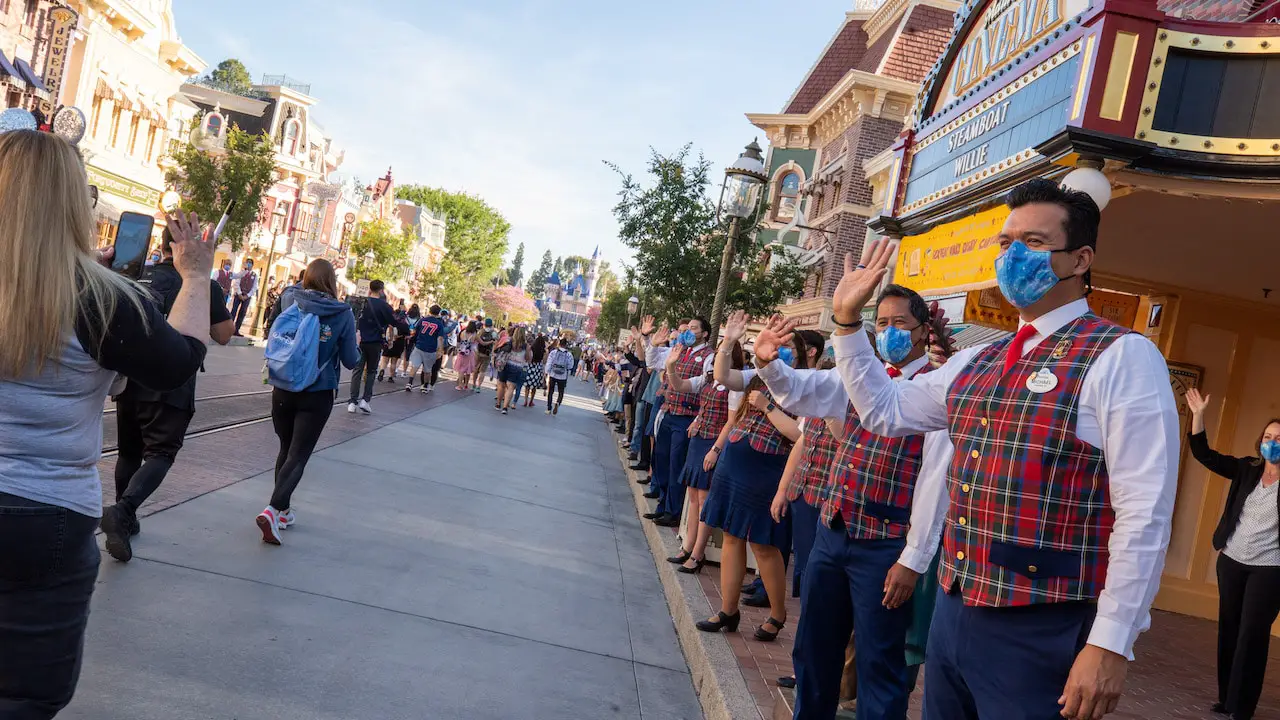 Vaccinated Cast Members No Longer Required to Wear Face Coverings Outdoors at Disneyland Resort