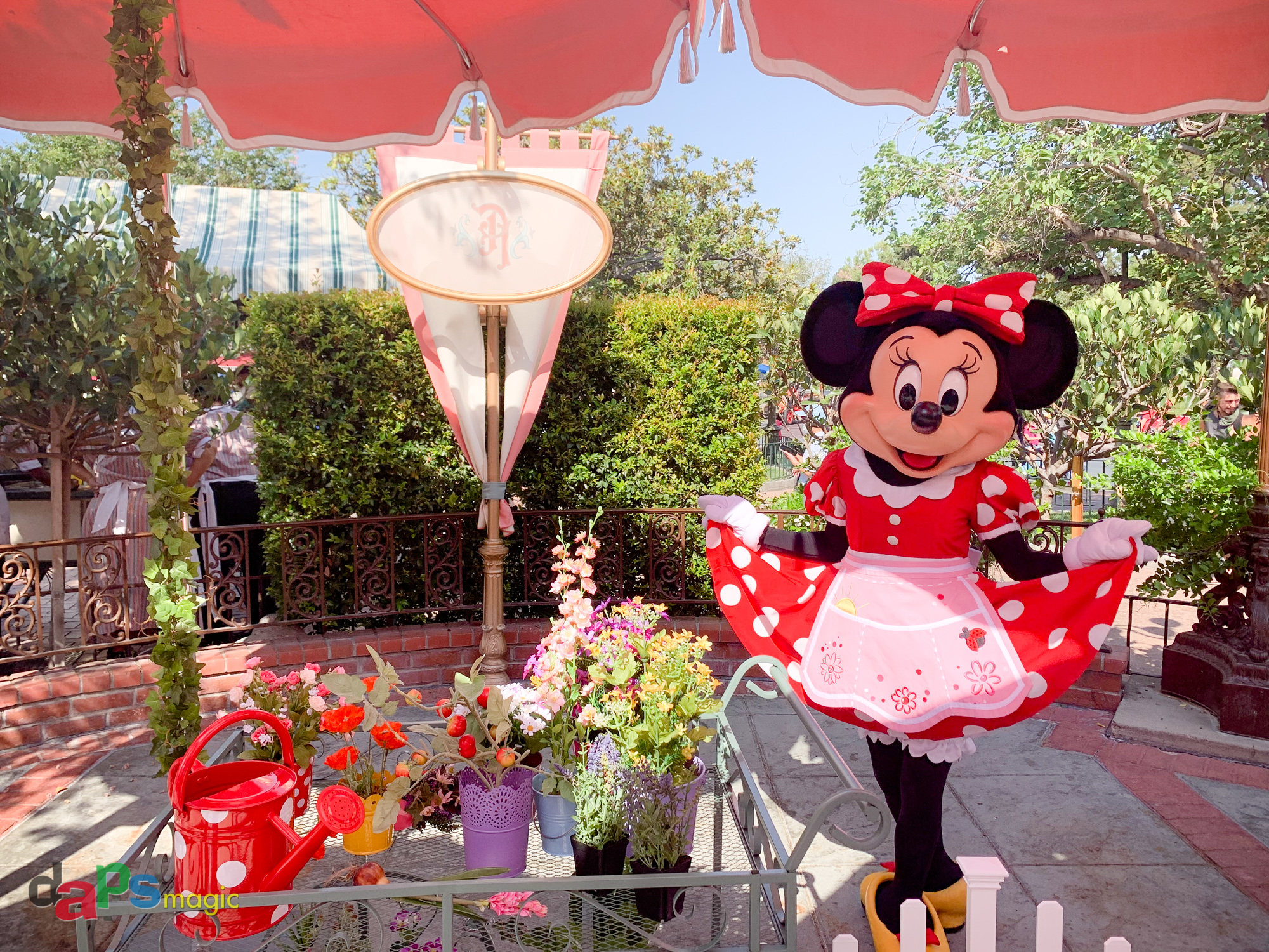 Minnie & Friends Breakfast in the Park Character Dining Returns to