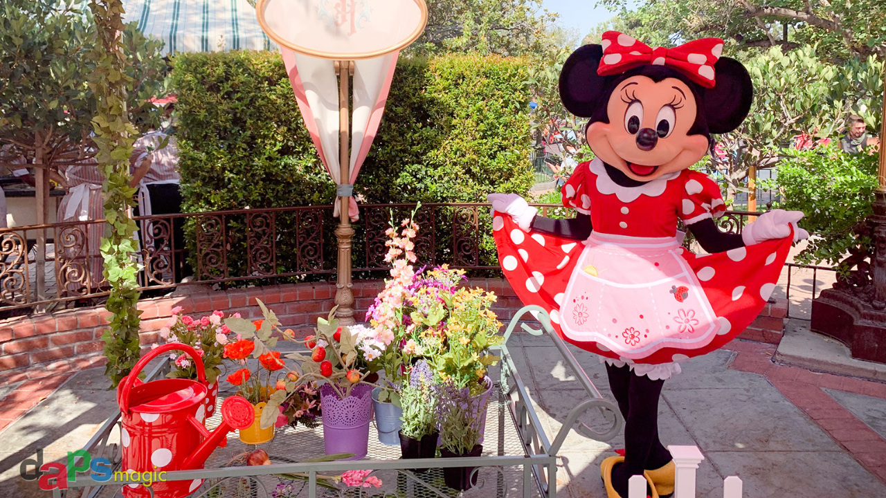 Minnie & Friends – Breakfast in the Park Character Dining Returns to Plaza Inn at Disneyland