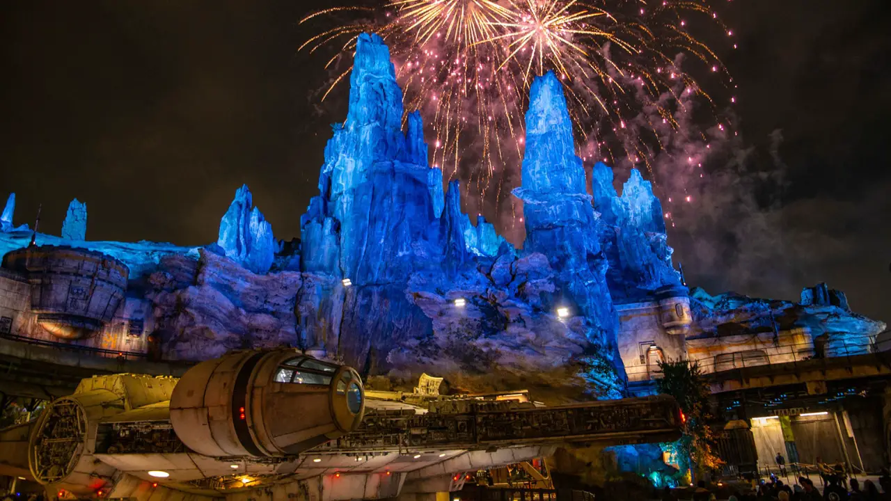 Star Wars: Galaxy’s Edge at Disneyland to Celebrate Life Day With Specialty Menu Offerings