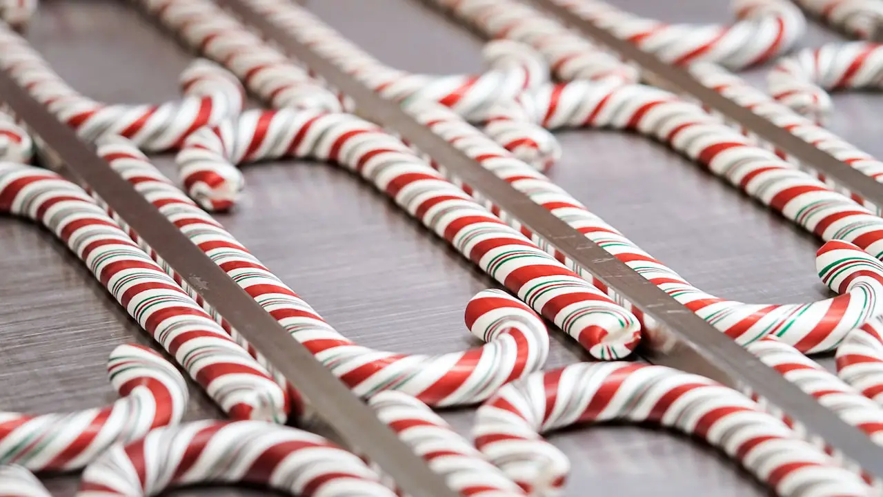 GUIDE: Candy Cane Making Dates at the Disneyland Resort