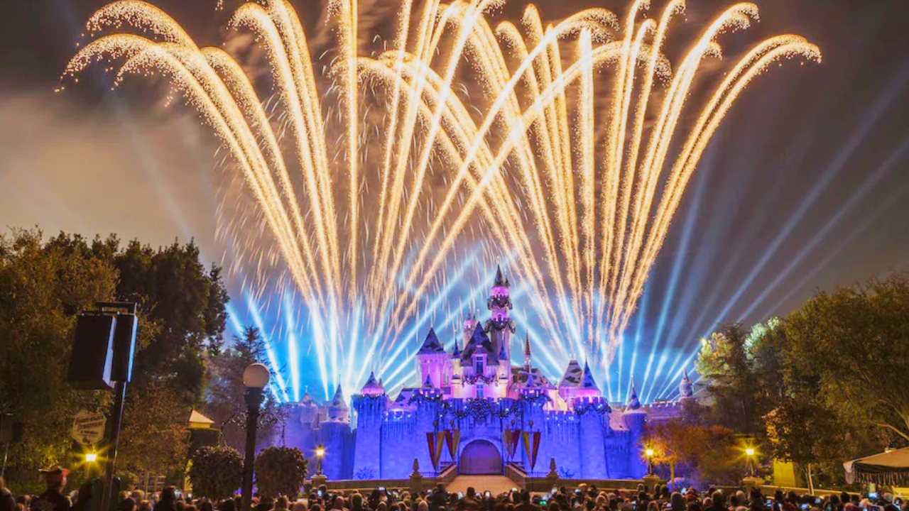 “Believe… in Holiday Magic” and “World of Color – Season of Light” Returning to Disneyland Resort for the Holidays