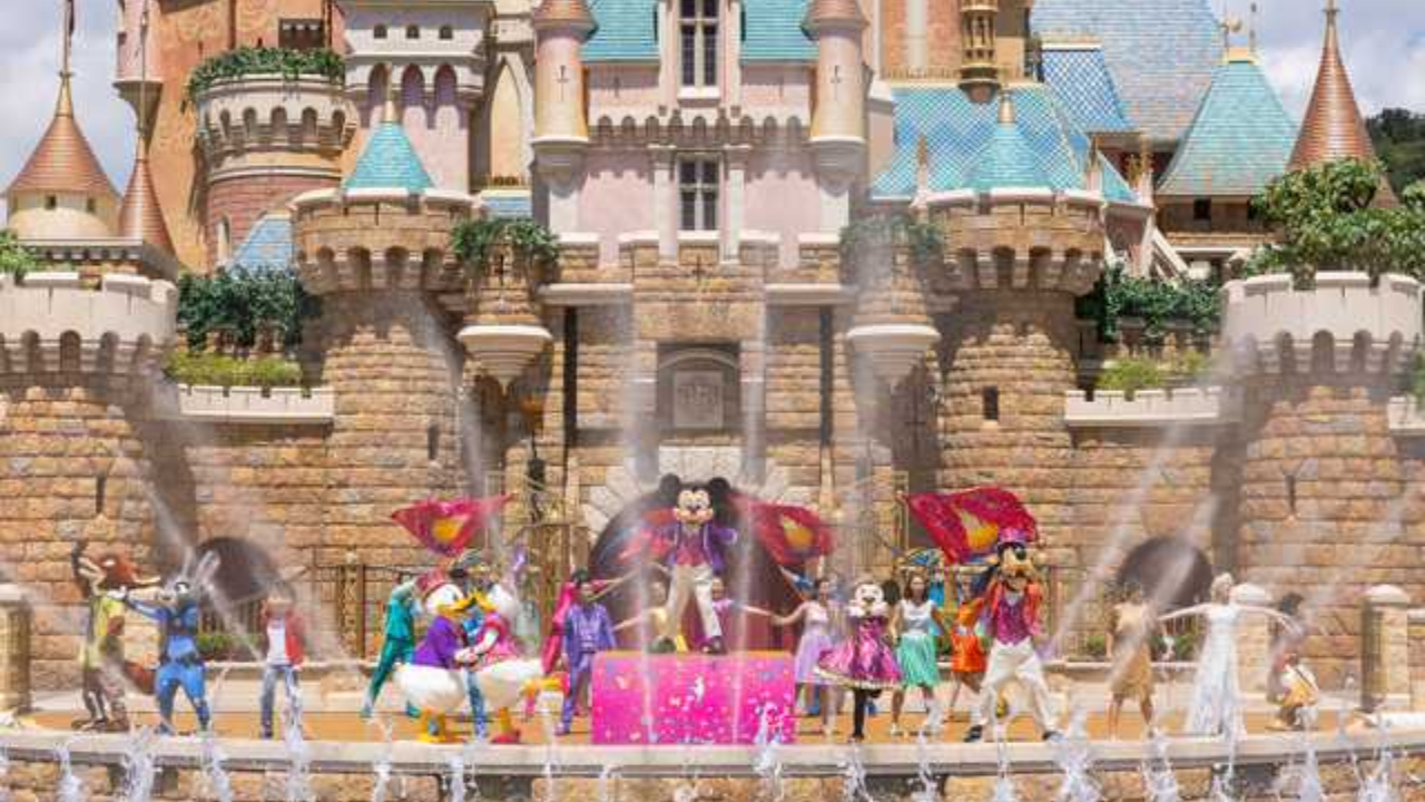 Live in the Moment and Embrace a Spectacular Summer at Hong Kong Disneyland Resort