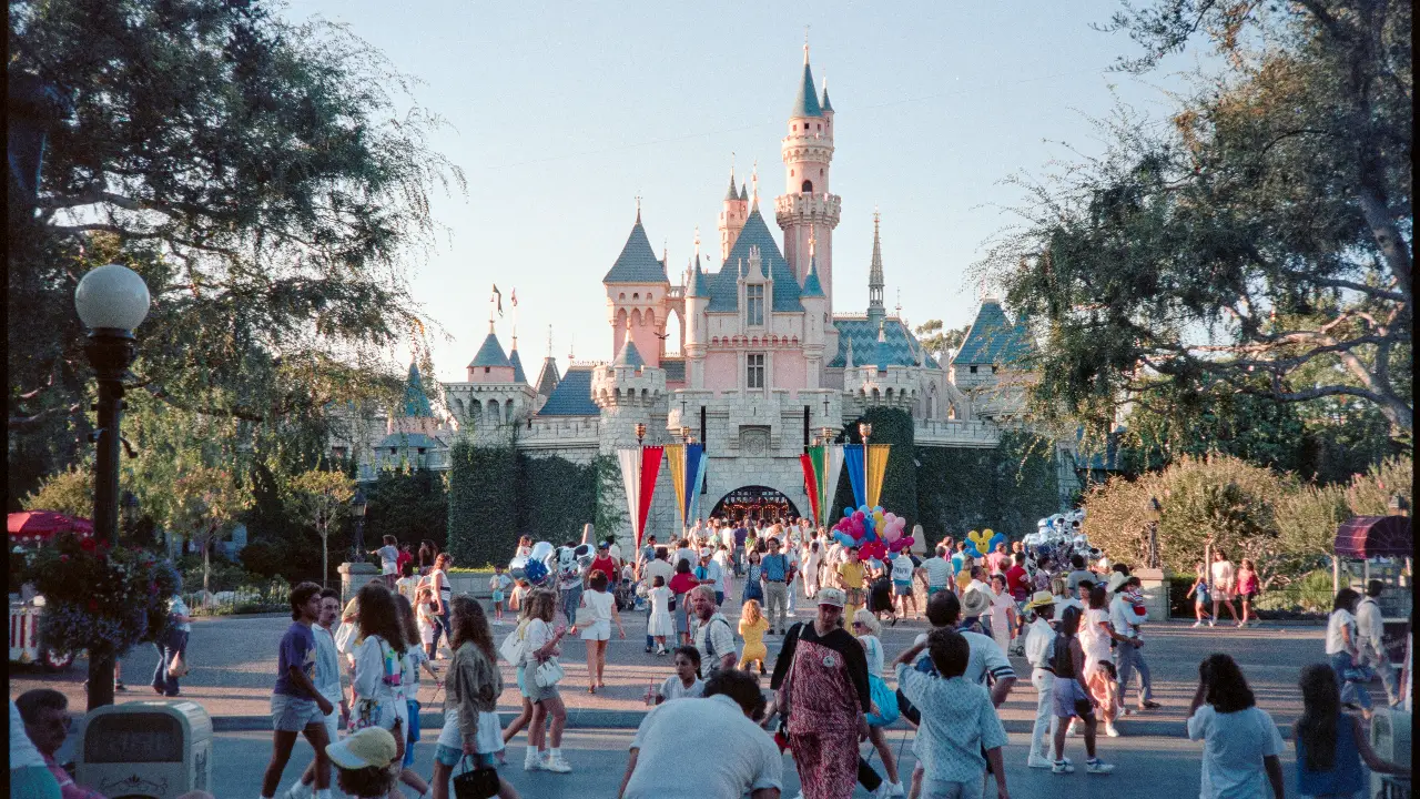 A Stroll Around the Park – 30 Years Ago at Disneyland