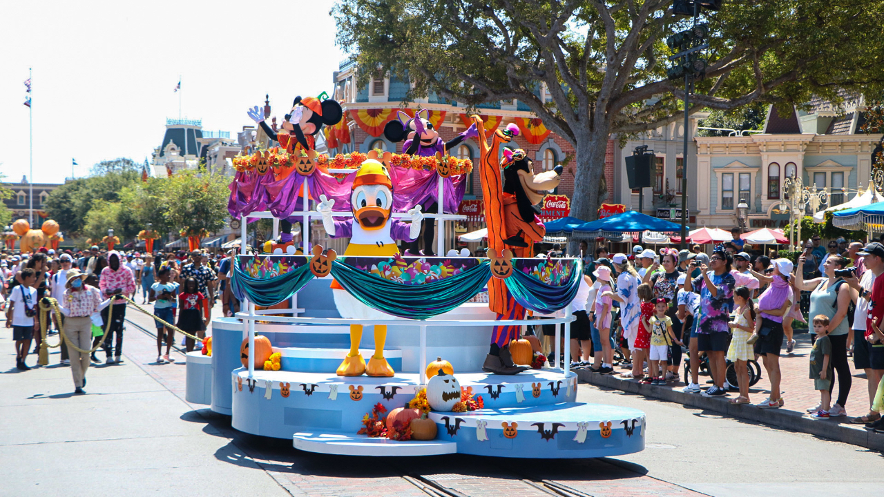 New Halloween Cavalcade Arrives at Disneyland for Halloween Time