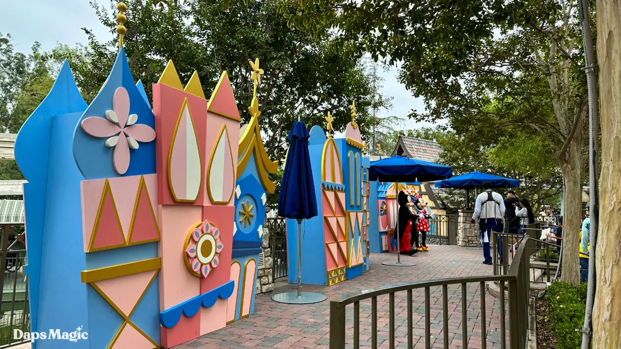 New Character Photo Backdrops Arrive Near “it’s a small world” at Disneyland