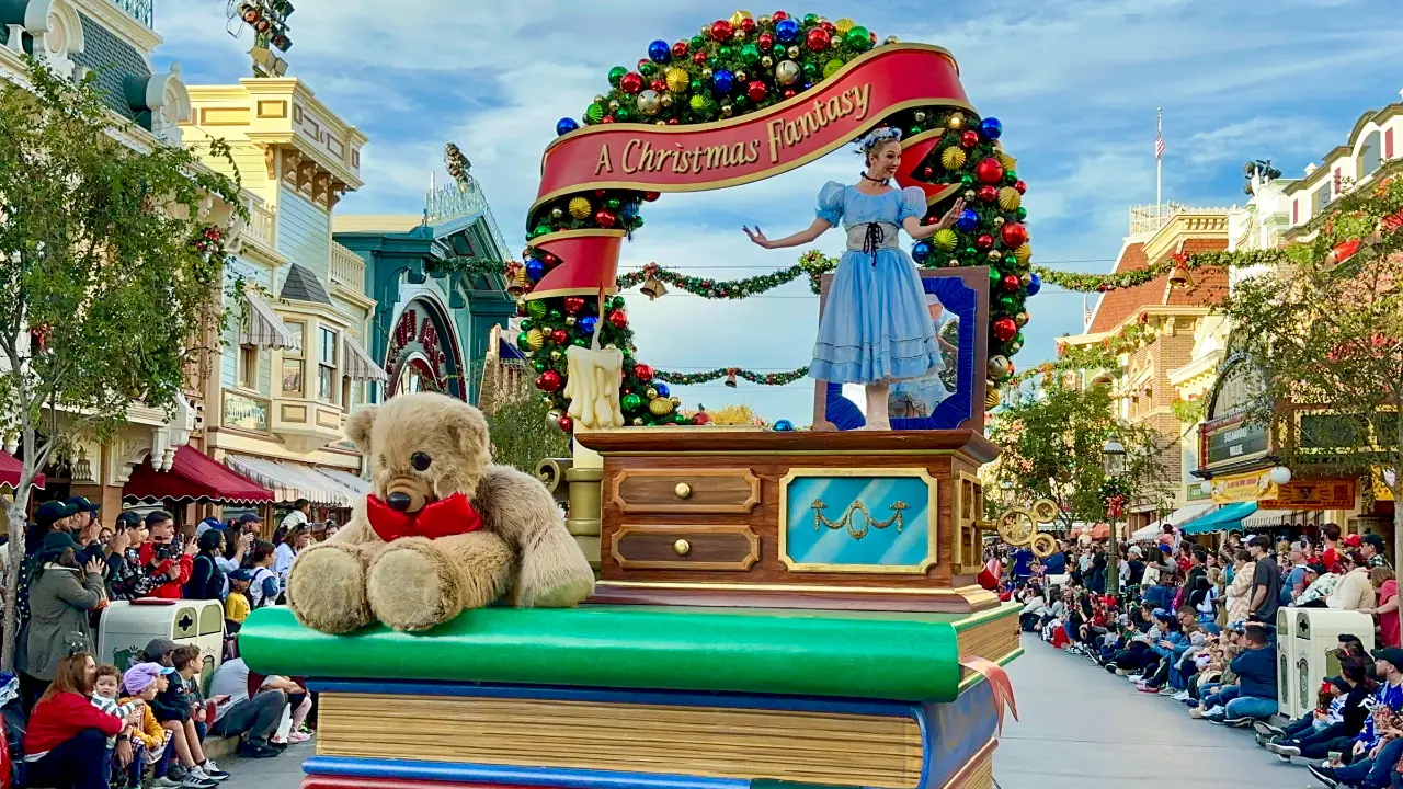 A Christmas Classic Returns to Disneyland with A Christmas Fantasy Parade