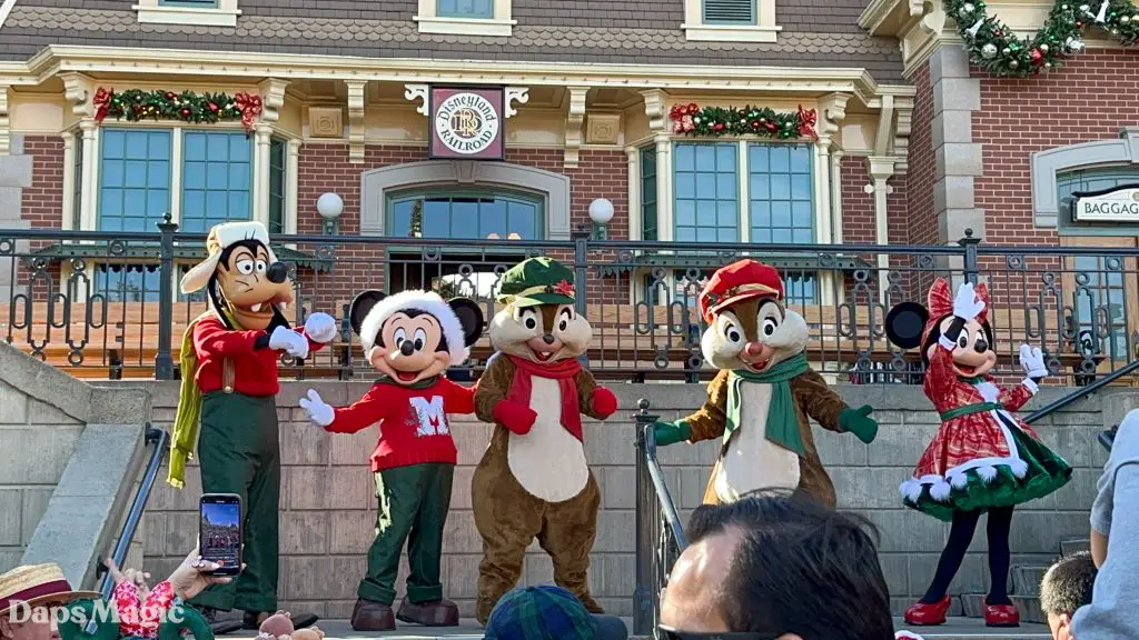 PHOTOS/VIDEO: Mickey and Friends Sport New Festive Outfits on First Day ...