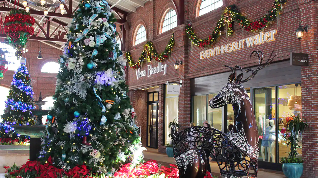 Check Out These Disney Springs Holiday Offerings