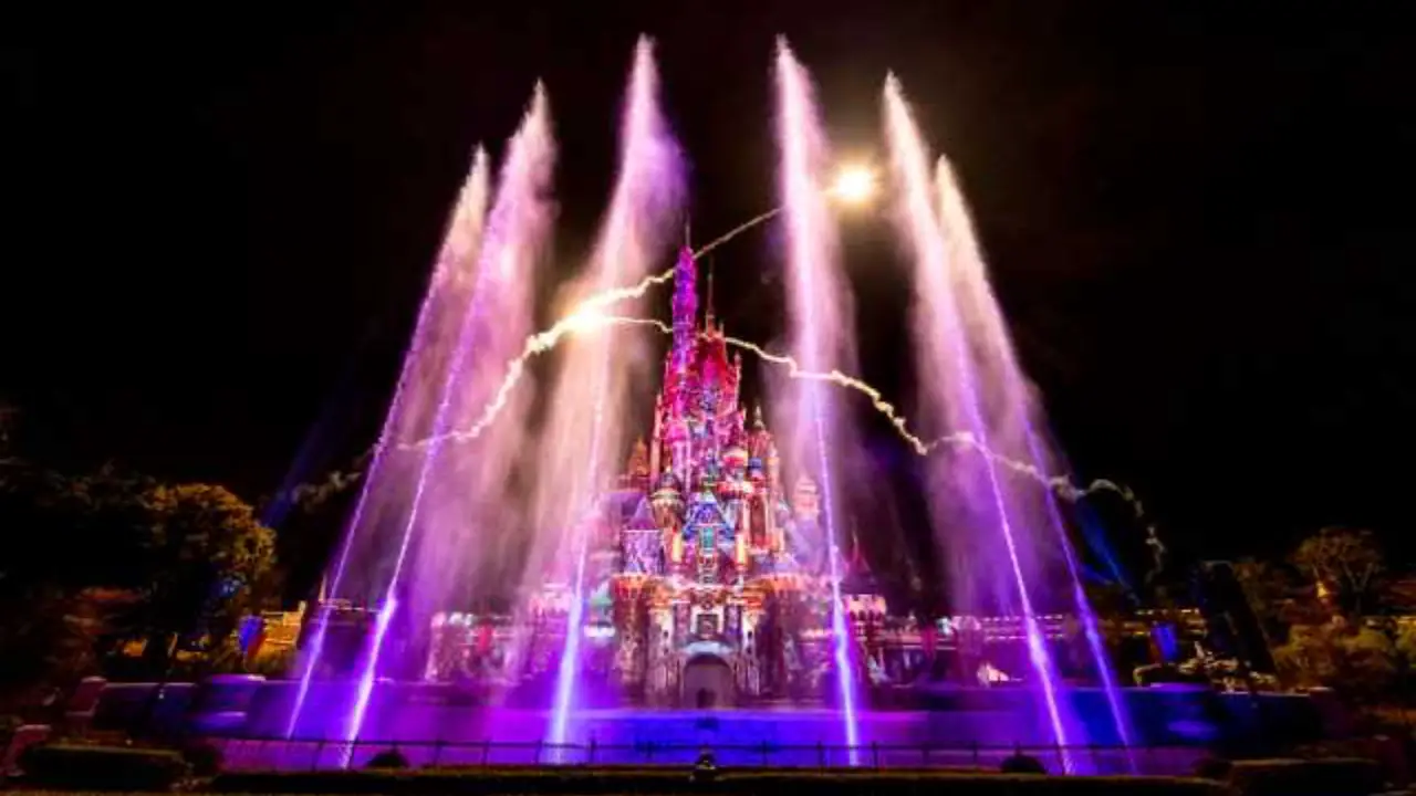 Hong Kong Disneyland Resort Presents “A Disney Christmas”